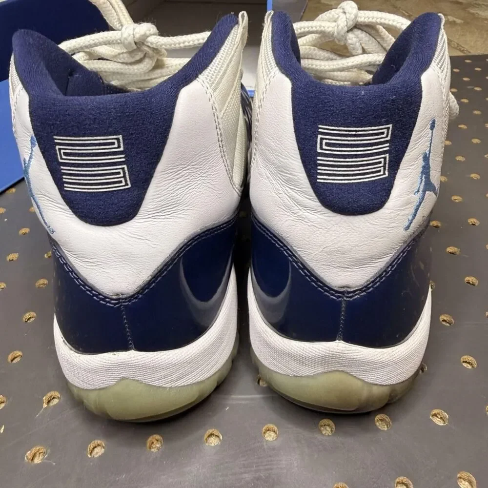 Jordan Men's Blue and Navy Trainers